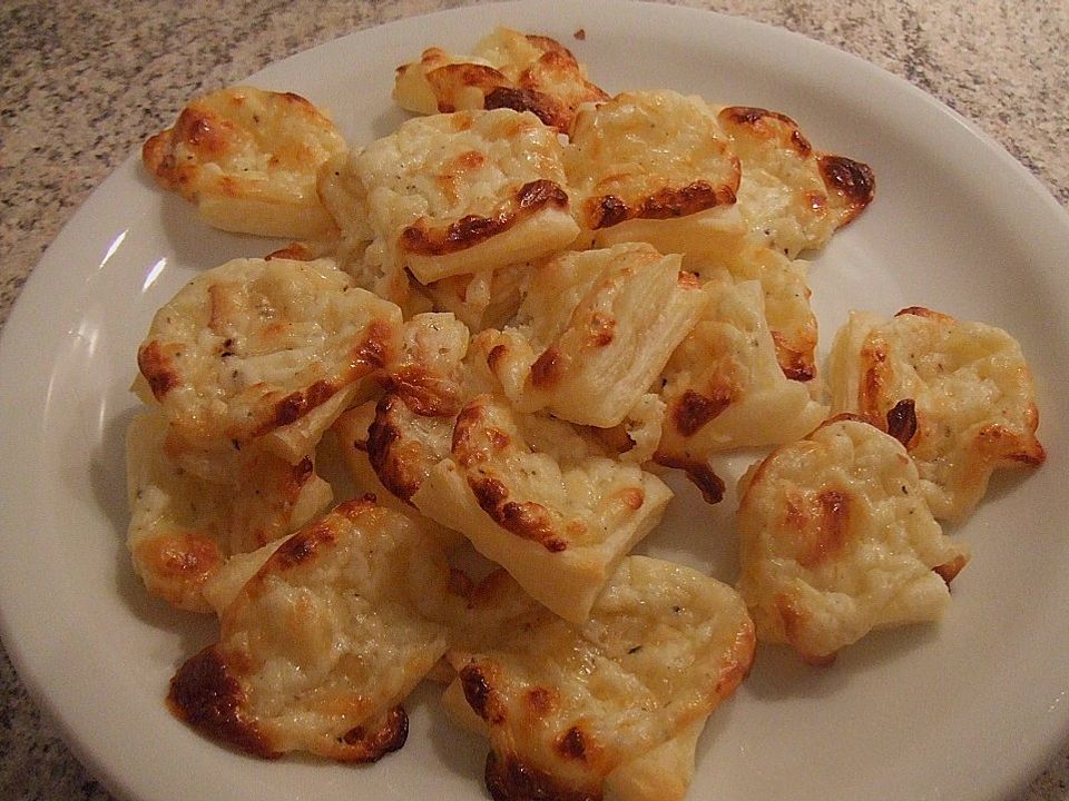 Mini - Snack - Käsehäppchen aus Blätterteig von CookingJulie| Chefkoch