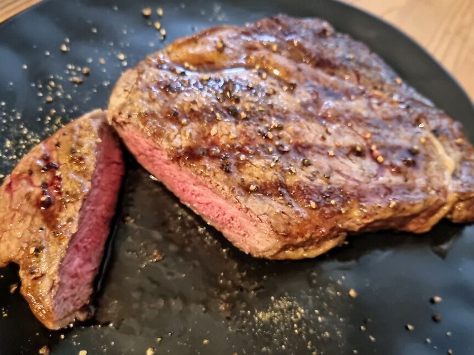 Steakhouse Style Rib Eye Steak in der Pfanne von madb Chefkoch
