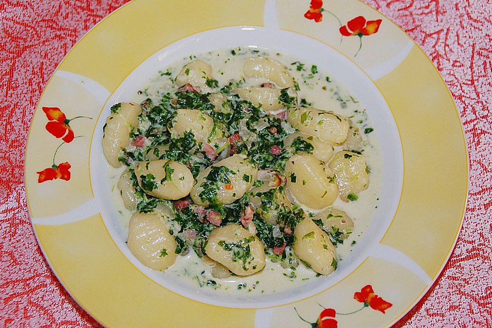 Gnocchi mit Spinat - Karotten - Schinken - Sahnesauce