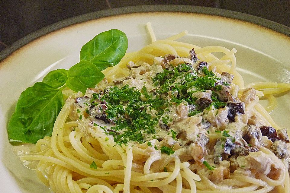 Spaghetti mit Walnuss-Käse Sauce