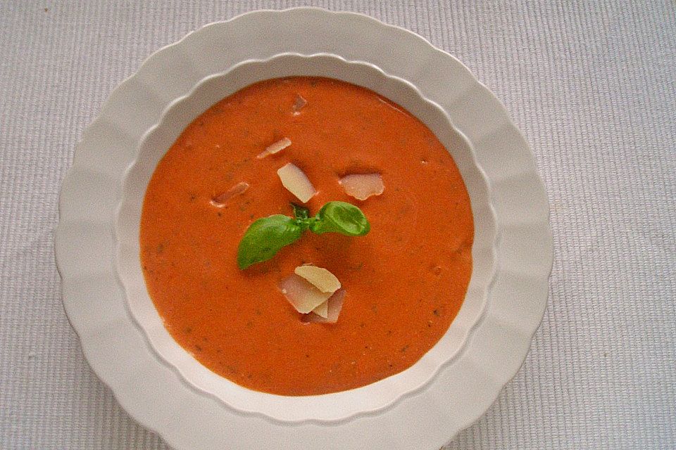 Schnelle Tomatensuppe mit Frischkäse