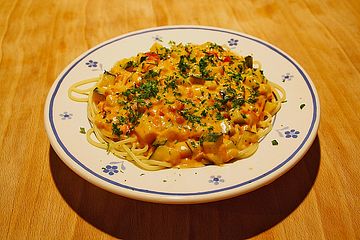 Spaghetti mit scharfer Zucchini - Sahnesauce