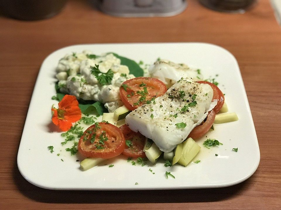 Fisch mit Zucchini - Tomatensauce von Frostbeutel| Chefkoch