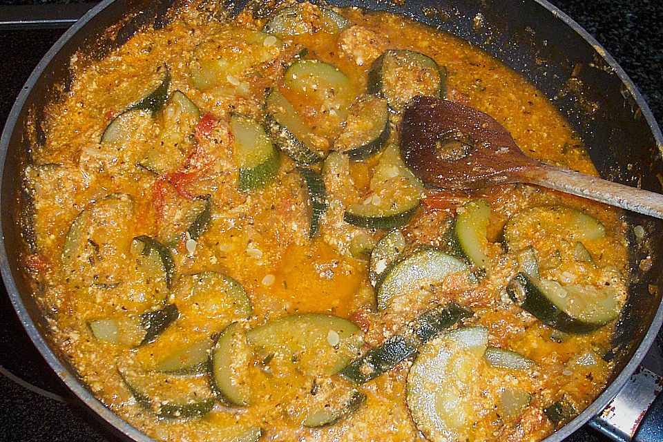 Fisch mit Zucchini - Tomatensauce