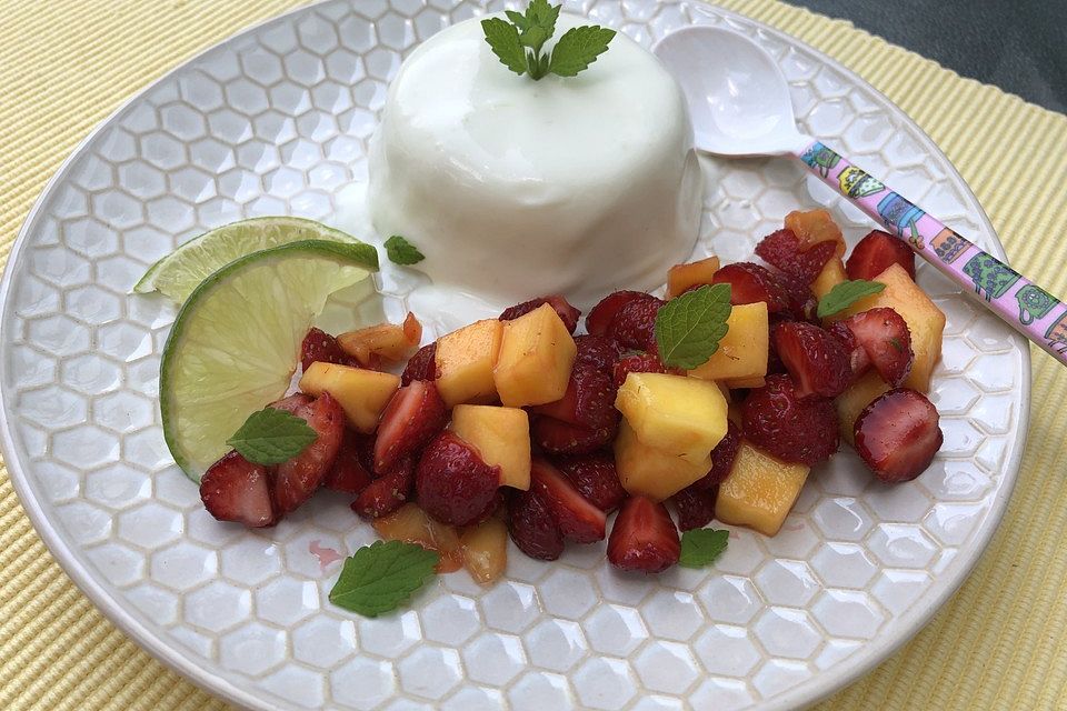 Limetten - Quarkcreme mit Erdbeeren und Mango