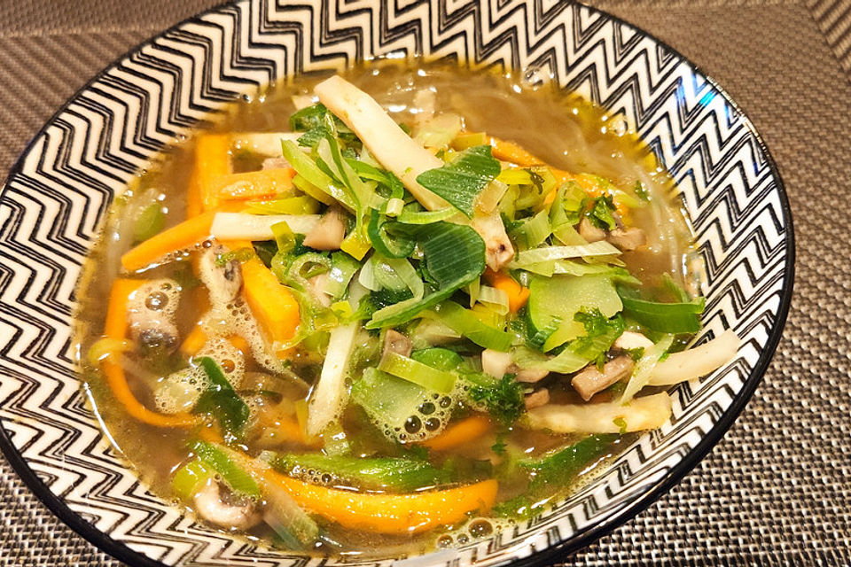 Thai-Nudelsuppe mit Rinderfilet