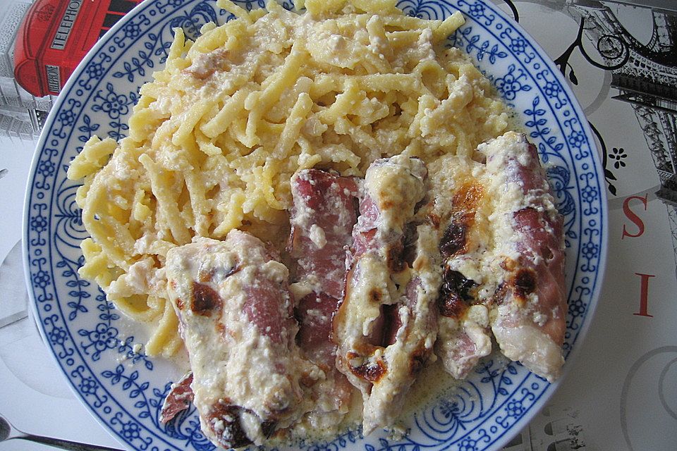 Schwarzwälder Schinkenröllchen in Käse - Sahne - Sauce