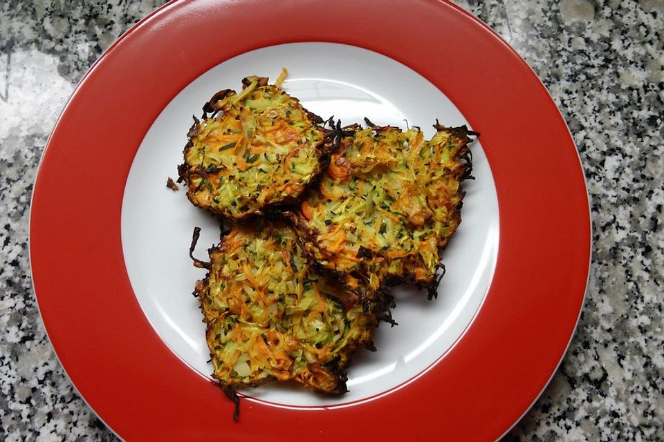 Gemüseküchlein mit Joghurtsauce Gemüseküchlein mit Joghurtsauce