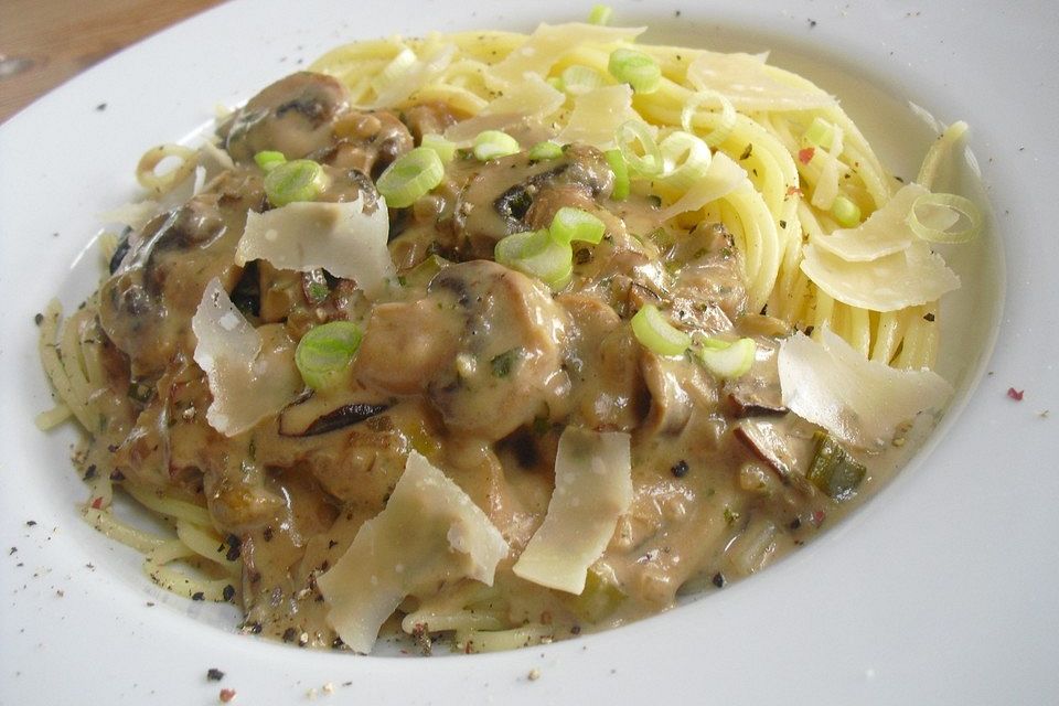 Spaghetti mit Steinpilz-Champignon-Sahnesauce