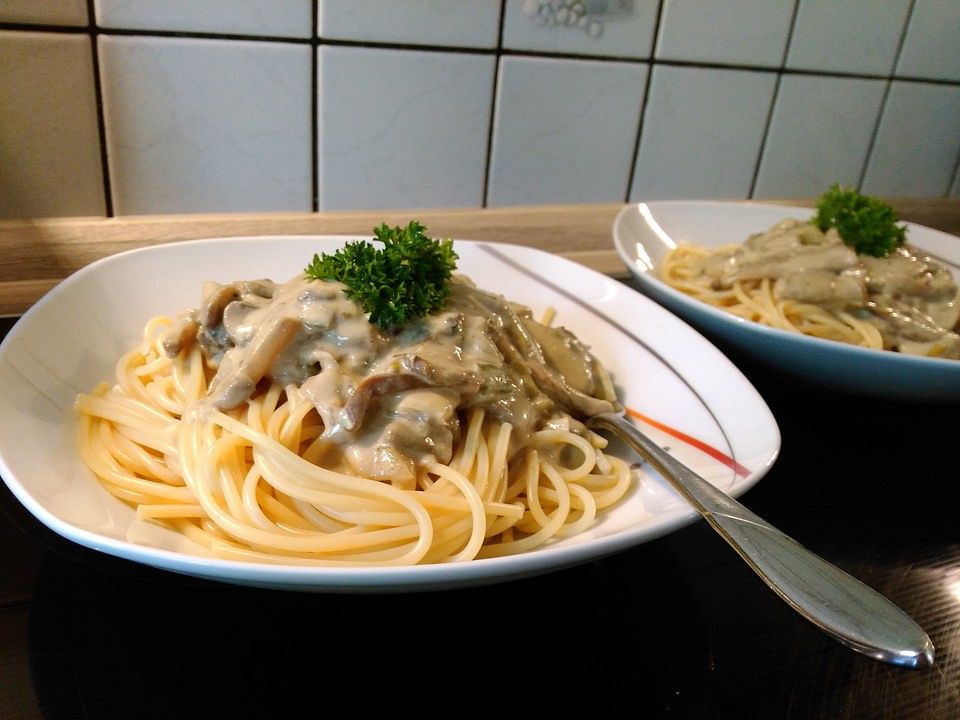 Spaghetti mit Steinpilz-Champignon-Sahnesauce von ufaudie58| Chefkoch