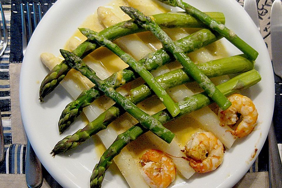 Lauwarmer Spargelsalat mit Scampischwänzen