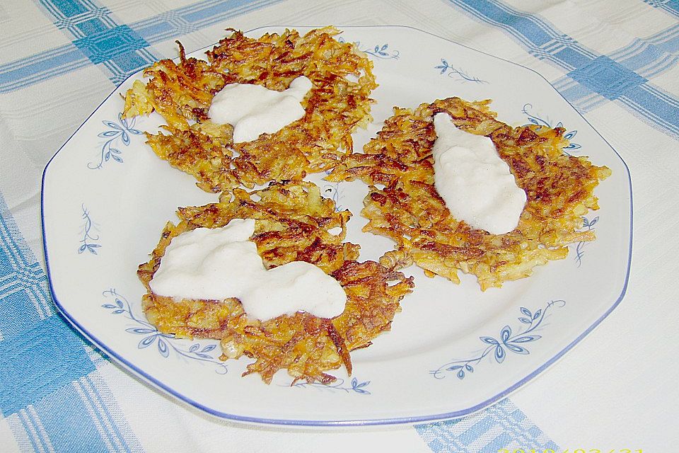 Möhrenbratlinge mit Currydip