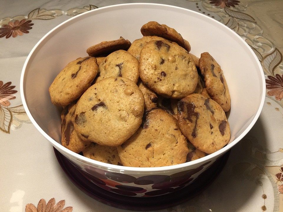 Schoko-Cookies mit Nüssen