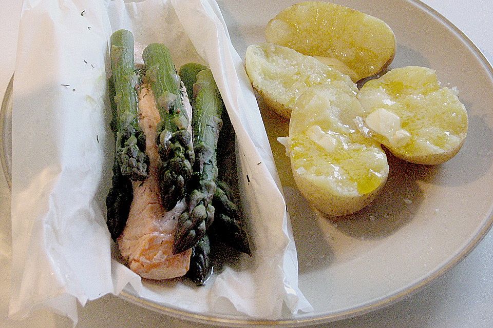 Lachs mit grünem Spargel