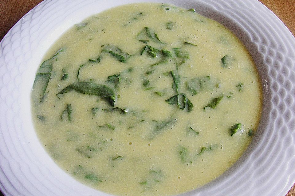 Kartoffelsuppe mit Blattspinat, eine herrlich cremige Suppe