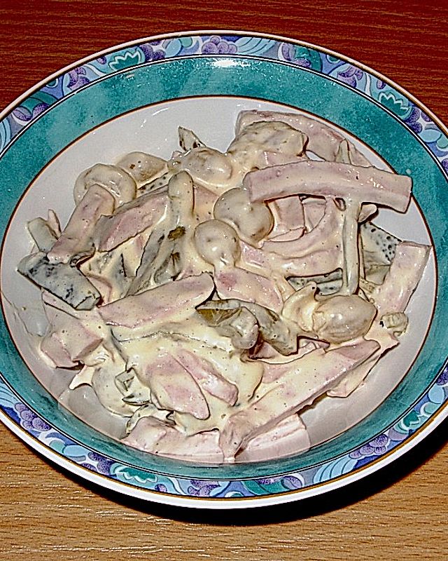 Fleischwurstsalat mit Silberzwiebeln und selbstgemachter Mayonnaise