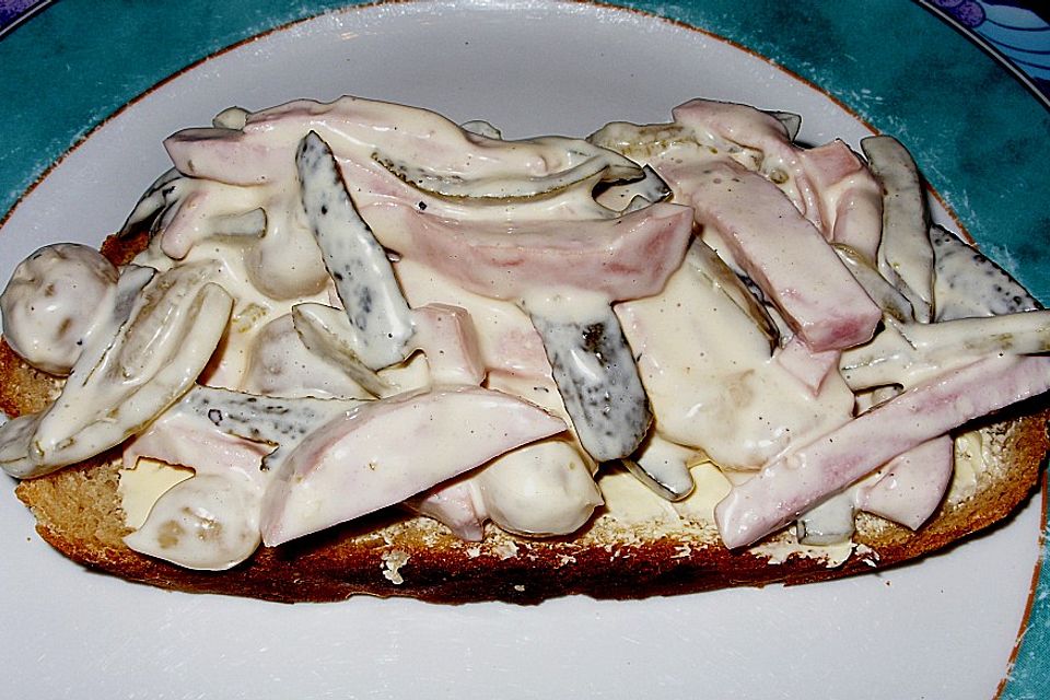 Fleischwurstsalat mit Silberzwiebeln und selbstgemachter Mayonnaise