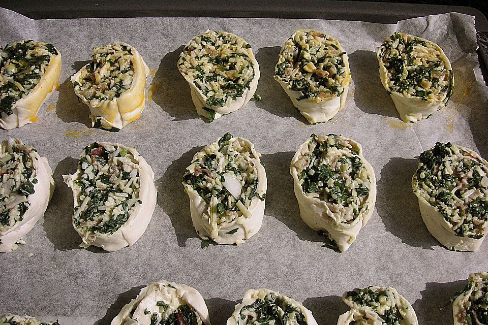 Blätterteigschnecken mit Bärlauch Blätterteigschnecken mit Bärlauch