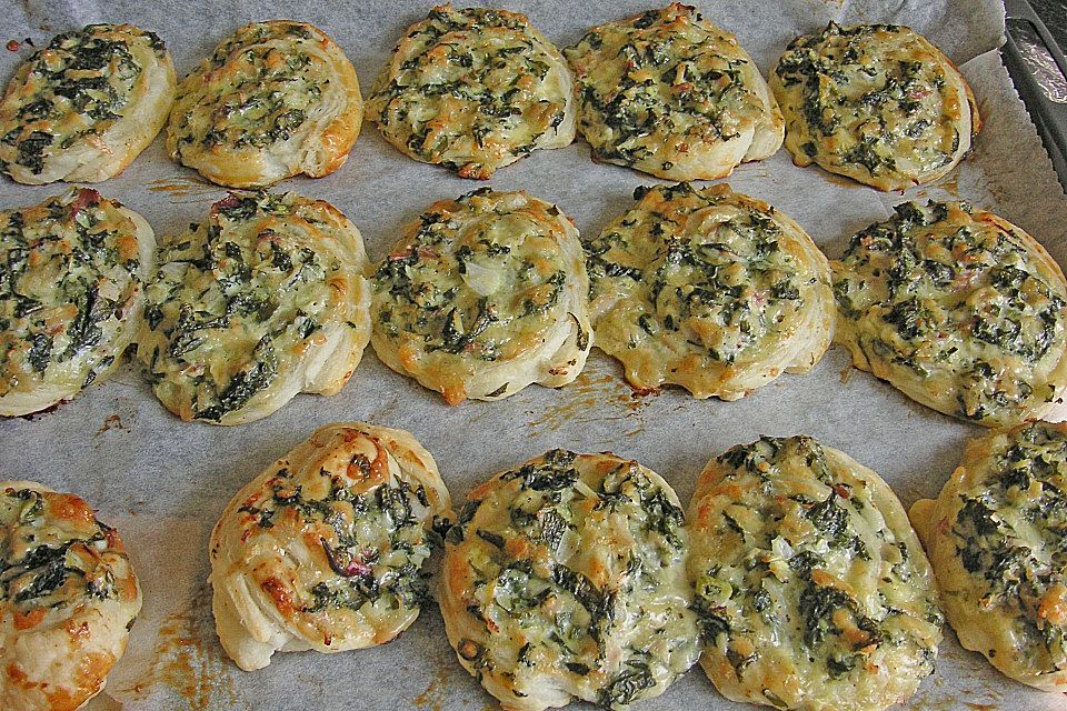 Blätterteigschnecken mit Bärlauch Blätterteigschnecken mit Bärlauch