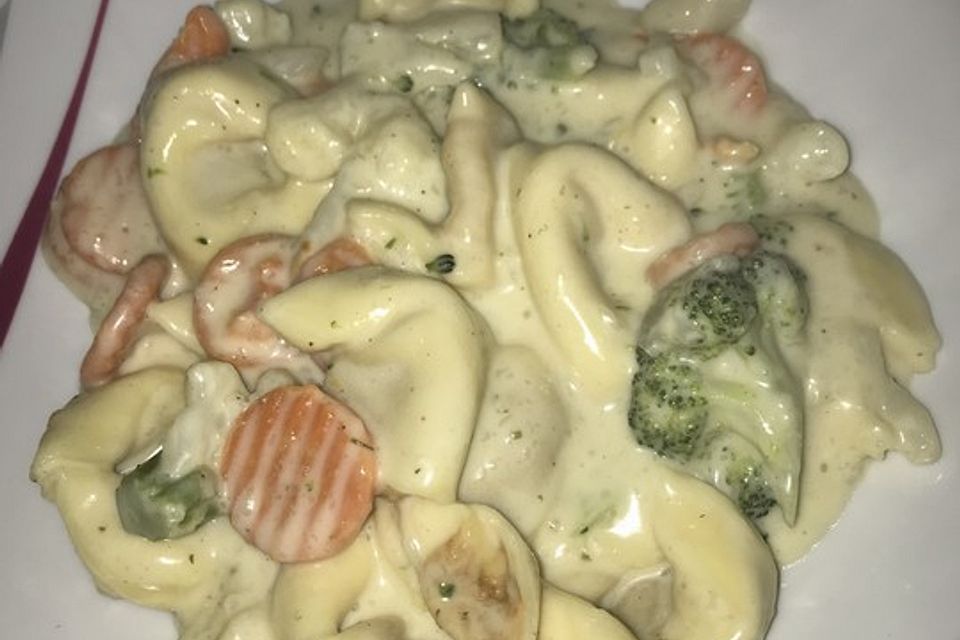 Tortelloni in Käsesahnesoße