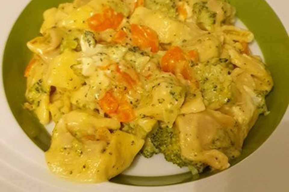 Tortelloni in Käsesahnesoße