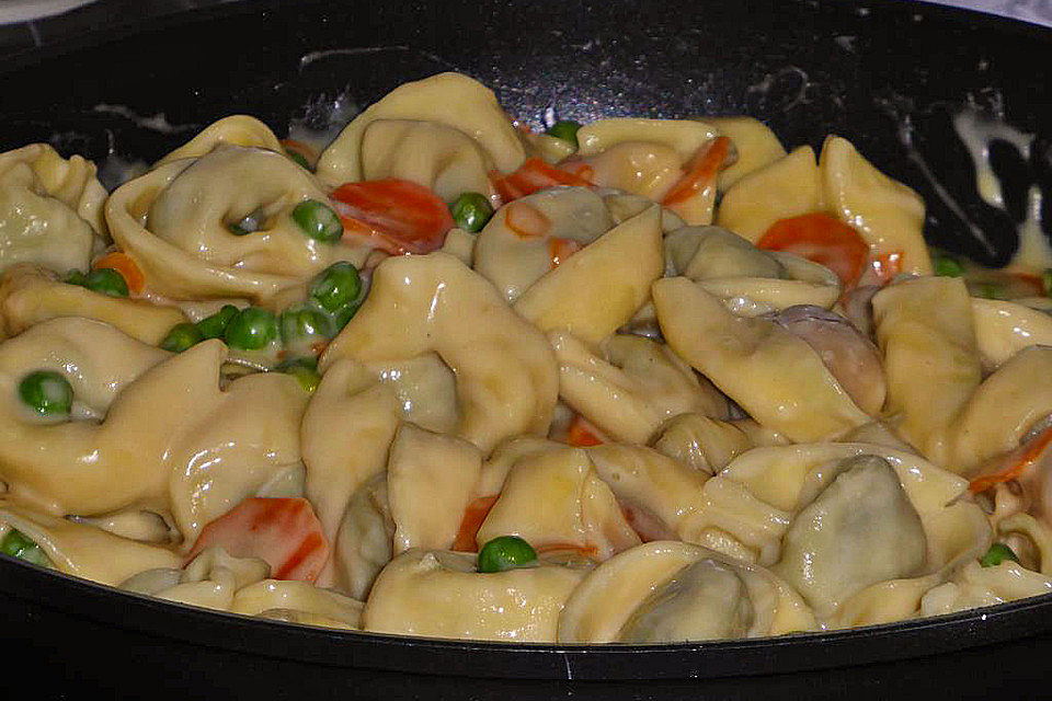 Tortelloni in Käsesahnesoße