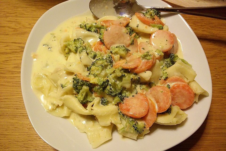 Tortelloni in Käsesahnesoße