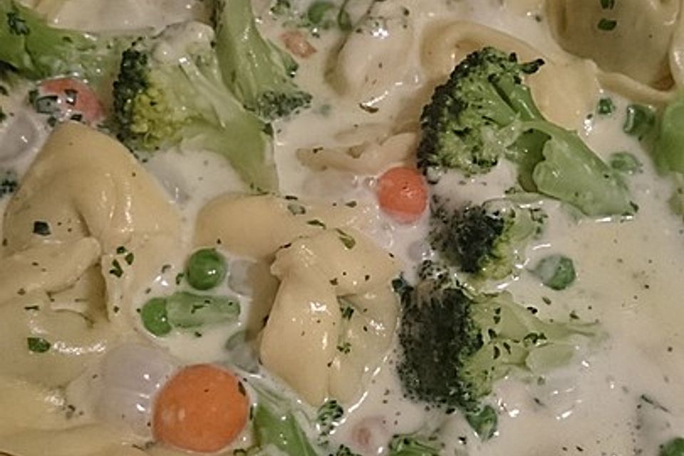 Tortelloni in Käsesahnesoße