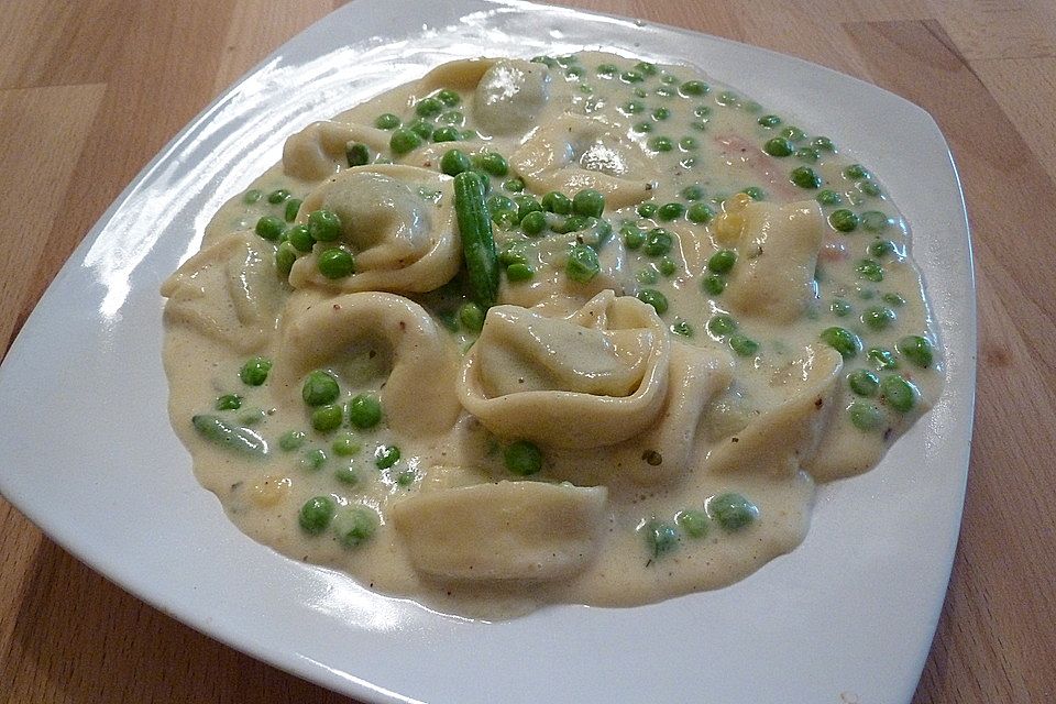 Tortelloni in Käsesahnesoße