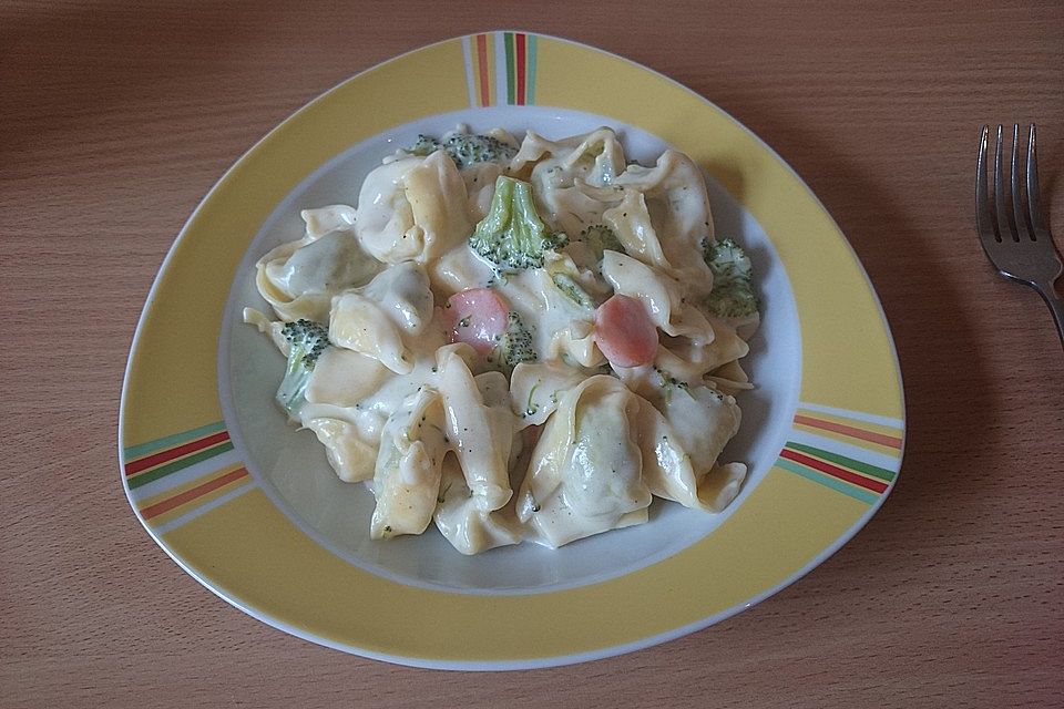 Tortelloni in Käsesahnesoße