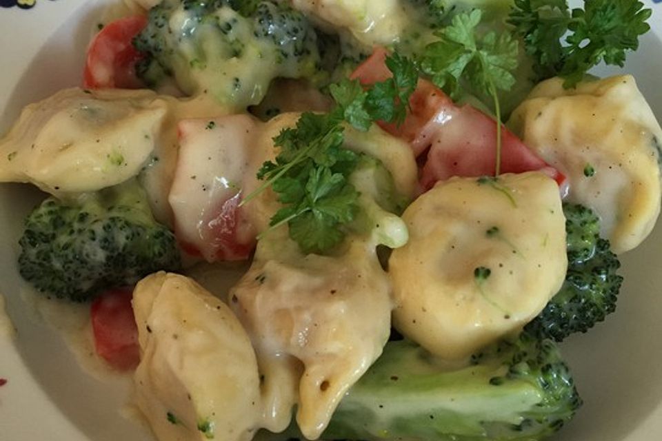 Tortelloni in Käsesahnesoße