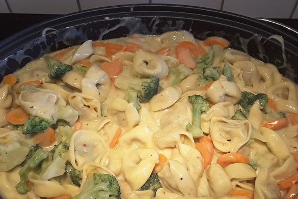 Tortelloni in Käsesahnesoße