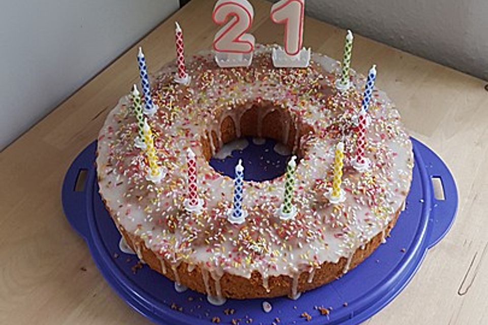 Saftiger Zitronenkuchen Saftiger Zitronenkuchen