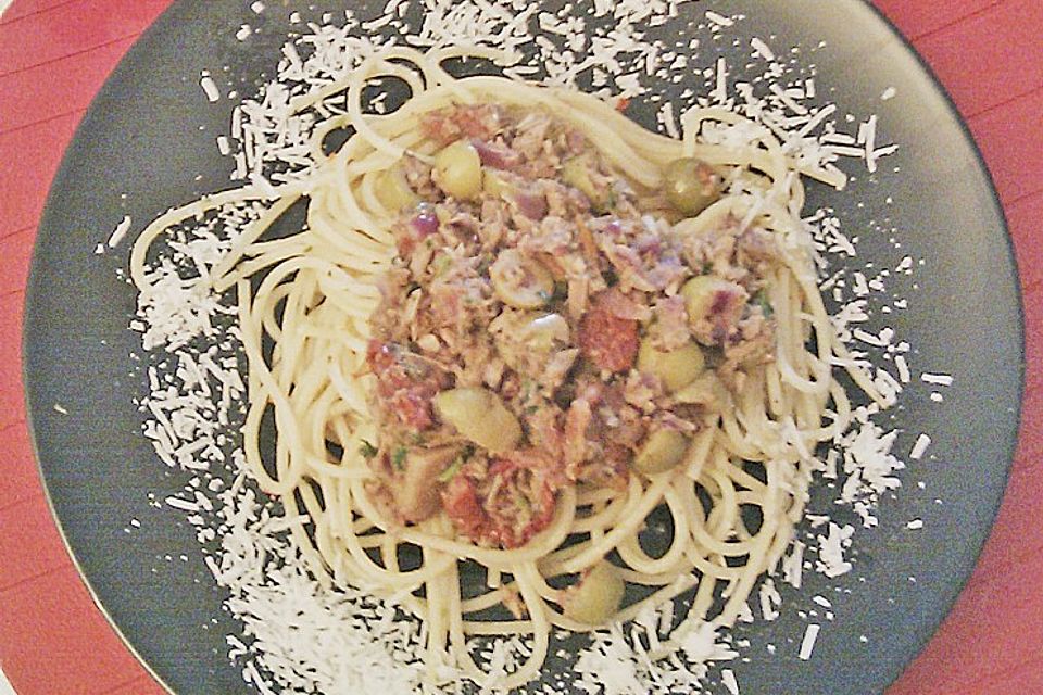 Thunfisch - Pasta mit Antipasti