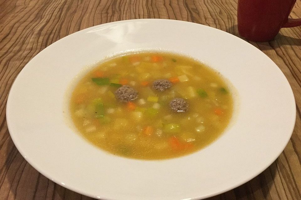 Steckrübensuppe mit Mettbällchen