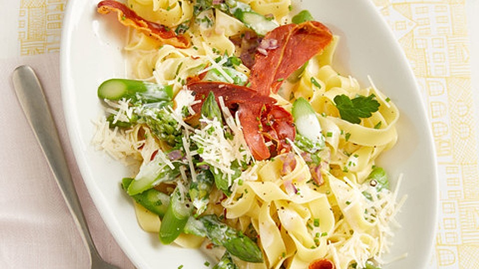 Spargel-mit-Schinken-und-Pasta