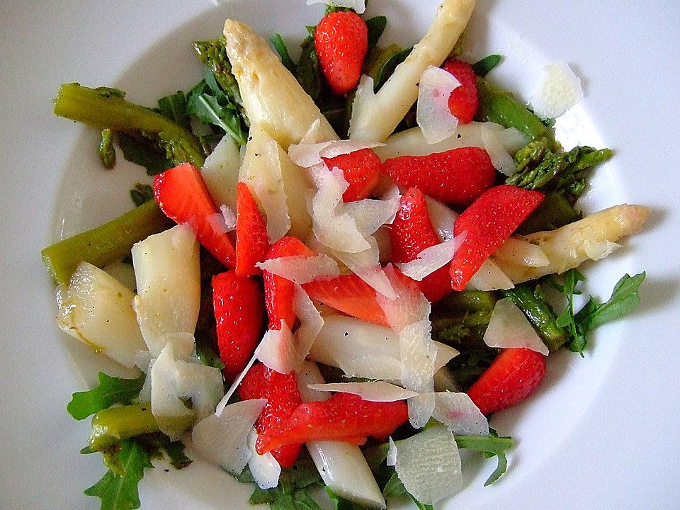 Spargel - Erdbeer - Salat mit Rucola und Pamesan von chica* | Chefkoch