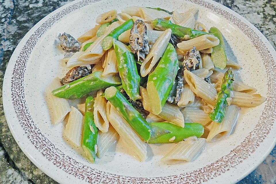 Penne mit Spargel - Morchel - Ragout