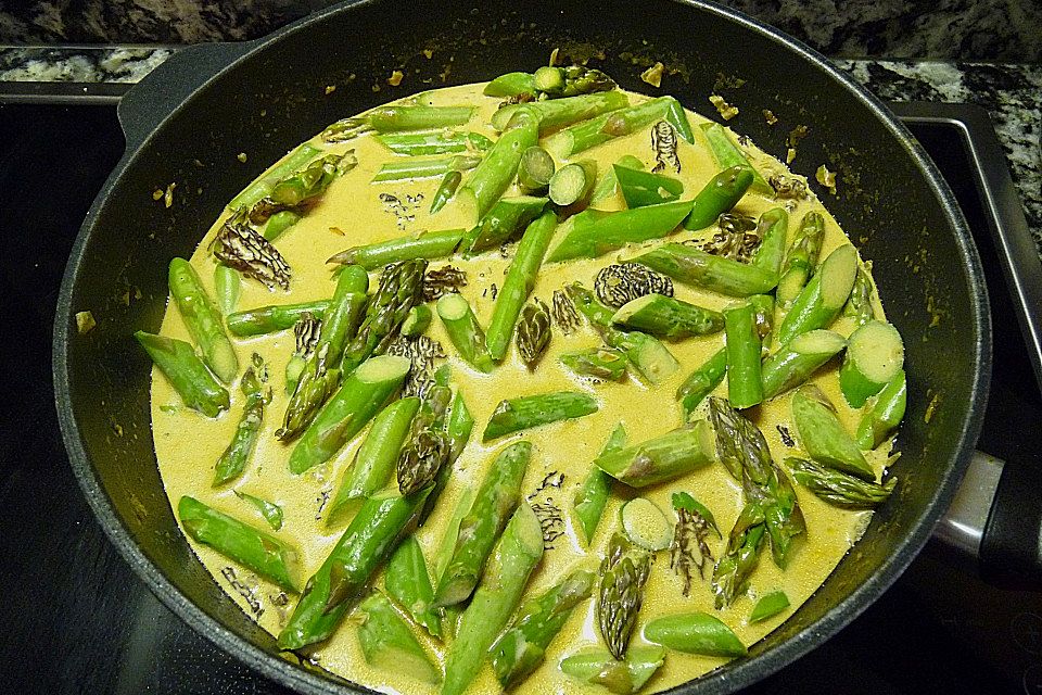 Penne mit Spargel - Morchel - Ragout