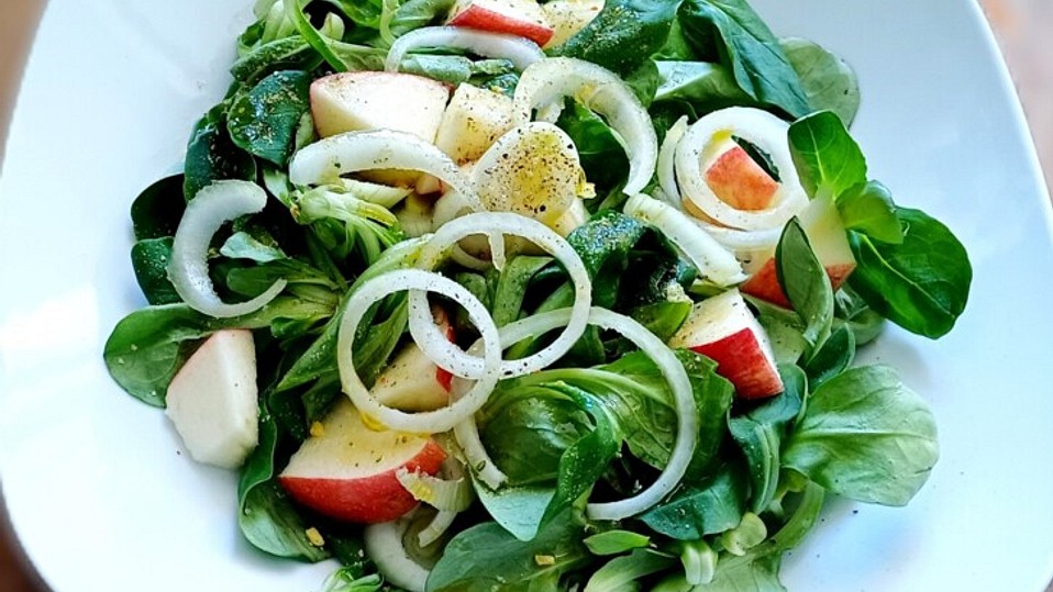 Feldsalat mit Äpfeln von kaeserea