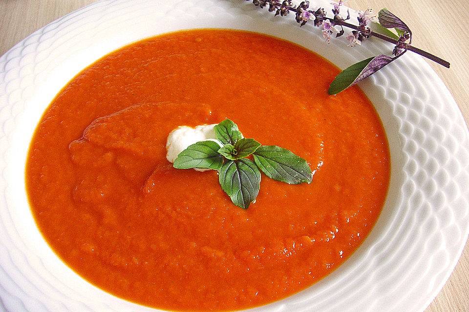 Tomaten - Ingwer - Cappuccino (mit Kartoffel - Chips)