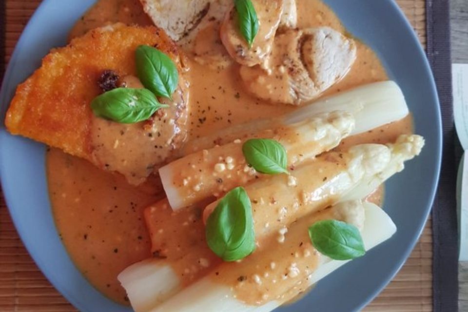 Spargel in rosa Basilikum-Käse-Sauce mit Filet vom Schwein, Huhn oder Pute