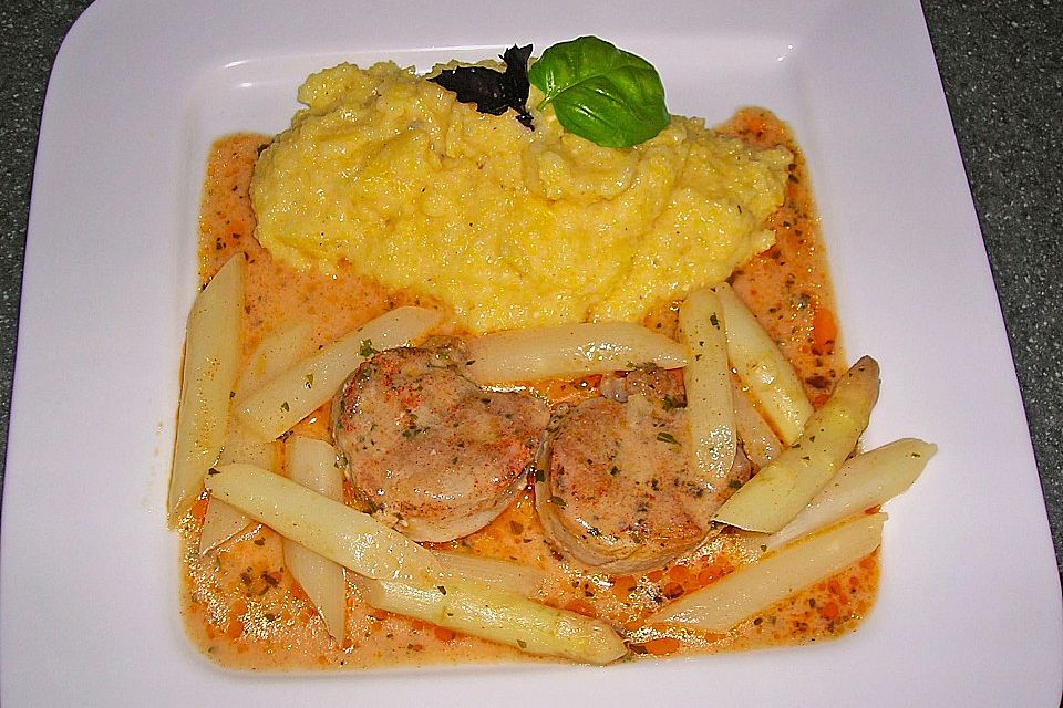 Spargel in rosa Basilikum-Käse-Sauce mit Filet vom Schwein, Huhn oder Pute