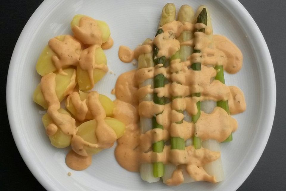 Spargel in rosa Basilikum-Käse-Sauce mit Filet vom Schwein, Huhn oder Pute