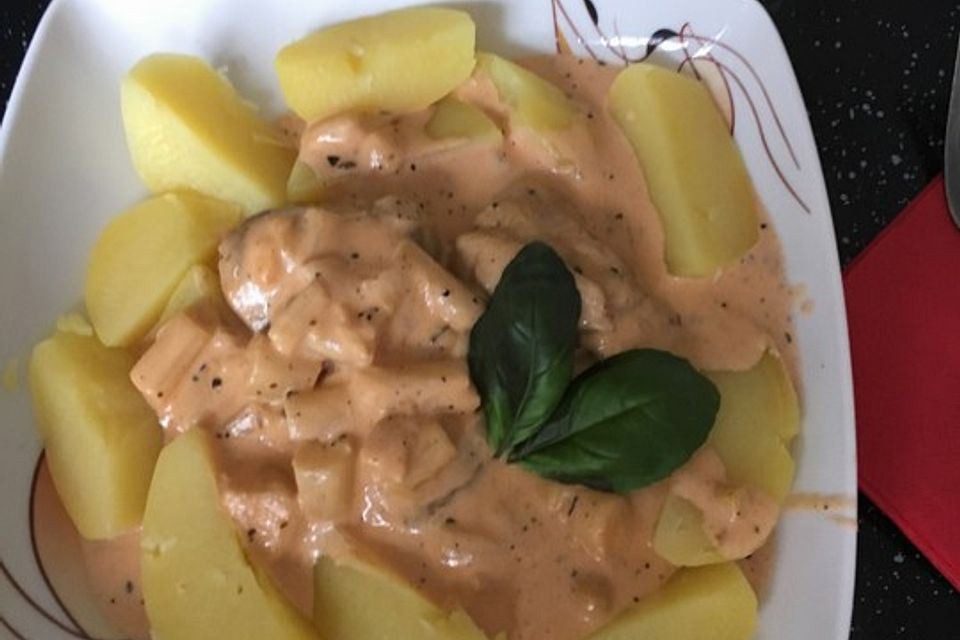 Spargel in rosa Basilikum-Käse-Sauce mit Filet vom Schwein, Huhn oder Pute