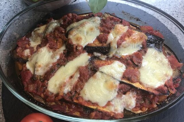 Auberginen - Auflauf mit Mozzarella auf Tomatenbett von kalinka0815 ...