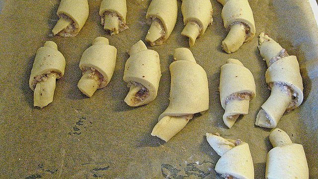 Mandel - Nuss - Hörnchen von amer81 Mandel - Nuss - Hörnchen von amer81