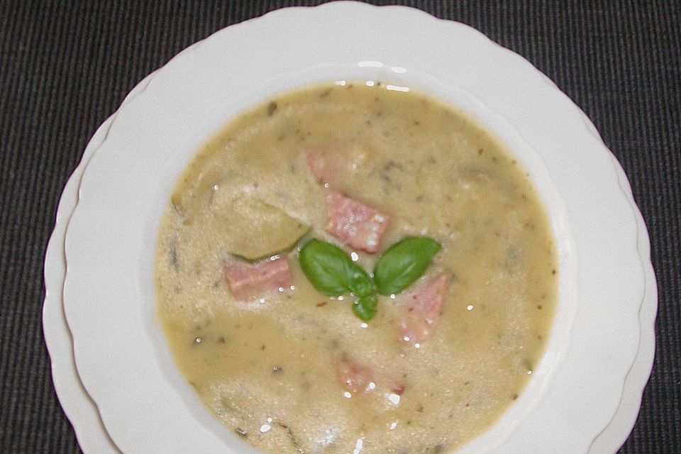 Kartoffelsuppe mit frischen Kräutern