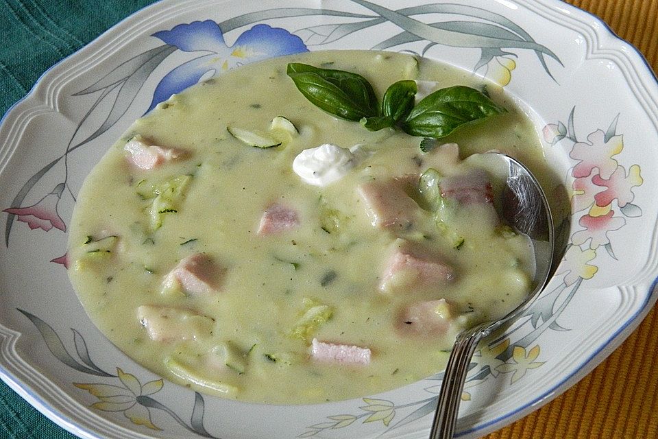 Kartoffelsuppe mit frischen Kräutern