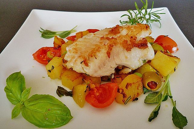 Seelachsfilet auf mediterranen Kräuterkartoffeln von TakeOff| Chefkoch